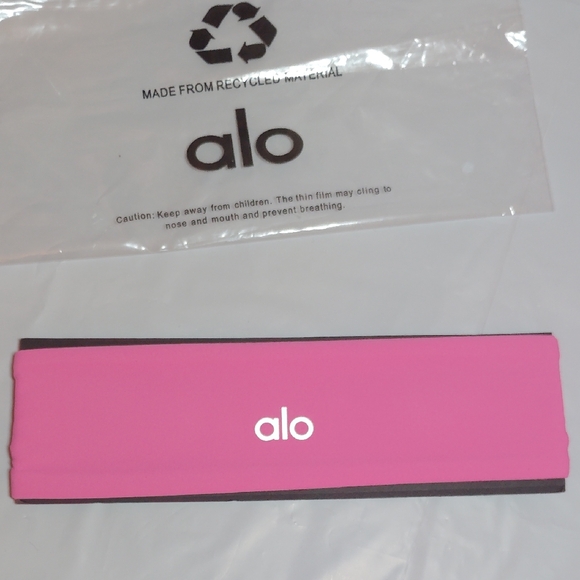 ALO Yoga Black and Pink Fitness Headband - Picture 1 of 4